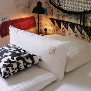 Hotel 18arts - Living In A Gallery!, Colonia