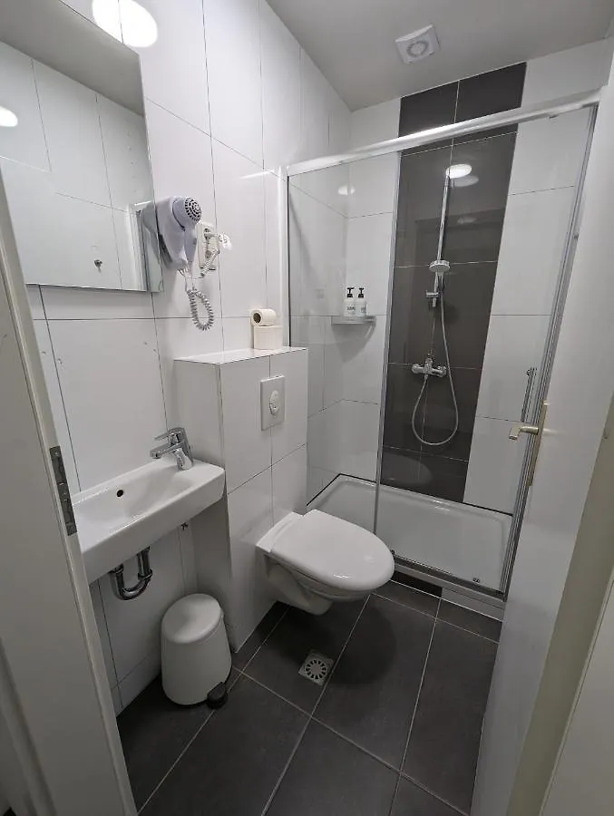 Hotel Tempelhof - City-Messe-Arena Köln